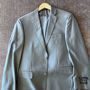 BRAND NEW Jos. A Bank Men's Suit - GREY Size 42R (36W pants)